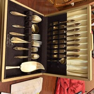 DIRILYTE flatware.